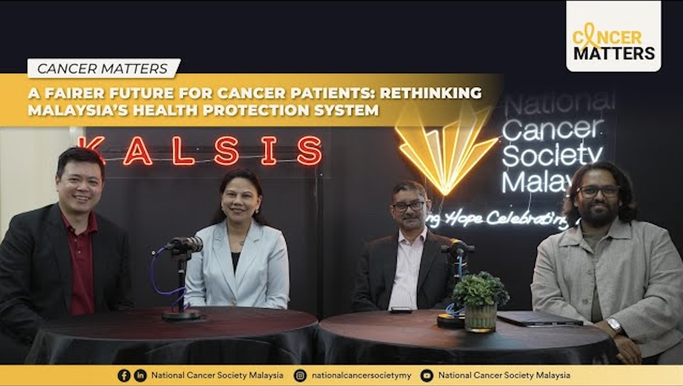 crowd, person, press conference, adult, female, woman, people, plant, male, man