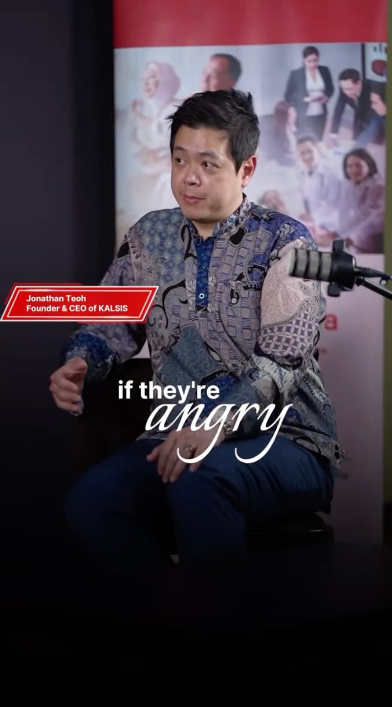 person, performer, solo performance, photography, crowd, people, press conference